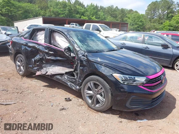✅ 2024 Volkswagen Jetta SE • VIN: 3VWEM7BU9RM006065 • Lot: 44963096. Wystawiony na IAAI z przebiegiem 71 846 mil. Bezpłatny archiwum sprzedaży aukcyjnych z USA i szczegółowy raport historii pojazdu na DreamBid. Zdjęcie 1.
