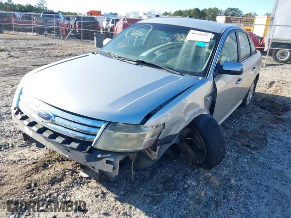 ✅ 2009 Ford Taurus SE • VIN: 1FAHP23W79G118390 • Lot: 40930355. Wystawiony na IAAI z przebiegiem 246 400 mil. Bezpłatny archiwum sprzedaży aukcyjnych z USA i szczegółowy raport historii pojazdu na DreamBid. Zdjęcie 6.