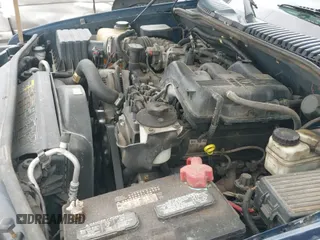 ✅ 2005 Ford Explorer XLT • VIN: 1FMZU73KX5UB12365 • Lot: 42156806. Listed on IAAI with 151,706 mi. Free auction sales archive from the USA and detailed vehicle history report at DreamBid. Image 12.