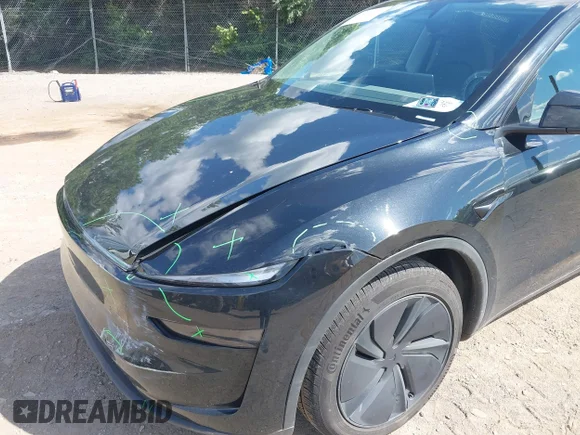 ✅ 2026 Tesla Model Y Long Range • VIN: 7SAYGDED3TF436934 • Lot: 45263071. Wystawiony na IAAI z przebiegiem 40 680 mil. Bezpłatny archiwum sprzedaży aukcyjnych z USA i szczegółowy raport historii pojazdu na DreamBid. Zdjęcie 6.