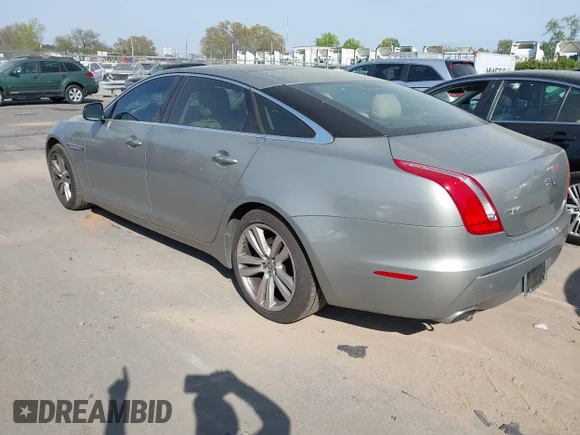 ✅ 2011 Jaguar XJ XJL • VIN: SAJWA2GB5BLV05318 • Lot: 44719356. Wystawiony na IAAI z przebiegiem 114 844 mil. Bezpłatny archiwum sprzedaży aukcyjnych z USA i szczegółowy raport historii pojazdu na DreamBid. Zdjęcie 3.