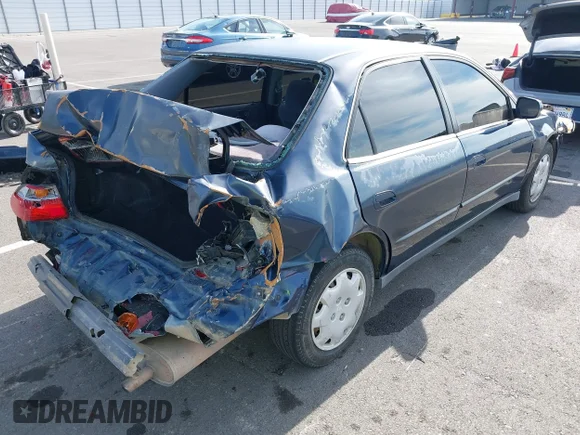✅ 2000 Honda Accord LX • VIN: 1HGCG6659YA036453 • Lot: 43636651. Listed on IAAI with 215,784 mi. Free auction sales archive from the USA and detailed vehicle history report at DreamBid. Image 4.
