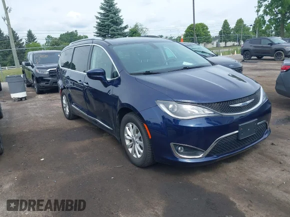 ✅ 2018 Chrysler Pacifica Touring L Plus • VIN: 2C4RC1EG2JR175299 • Lot: 45396083. Wystawiony na IAAI z przebiegiem 45 838 mil. Bezpłatny archiwum sprzedaży aukcyjnych z USA i szczegółowy raport historii pojazdu na DreamBid. Zdjęcie 1.