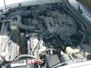 ✅ 2002 Ford Mustang Standard • VIN: 1FAFP40492F225314 • Lot: 43089495. Wystawiony na IAAI z przebiegiem 170 609 mil. Bezpłatny archiwum sprzedaży aukcyjnych z USA i szczegółowy raport historii pojazdu na DreamBid. Zdjęcie 12.