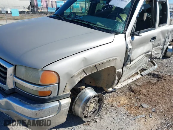 ✅ 2005 GMC Sierra 2500HD Work Truck • VIN: 1GTHK29UX5E171119 • Lot: 44189666. Wystawiony na IAAI z przebiegiem 222 433 mil. Bezpłatny archiwum sprzedaży aukcyjnych z USA i szczegółowy raport historii pojazdu na DreamBid. Zdjęcie 6.