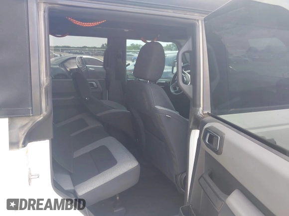 ✅ 2023 Ford Bronco • VIN: 1FMDE5BH2PLB19935 • Lot: 42373363. Wystawiony na IAAI z przebiegiem 39 996 mil. Bezpłatny archiwum sprzedaży aukcyjnych z USA i szczegółowy raport historii pojazdu na DreamBid. Zdjęcie 8.