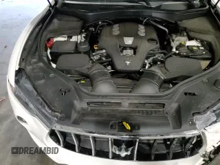 ✅ 2017 Maserati Levante • VIN: ZN661XUA2HX250084 • Lot: 48720925. Listed on Copart with 53,712 mi. Free auction sales archive from the USA and detailed vehicle history report at DreamBid. Image 16.