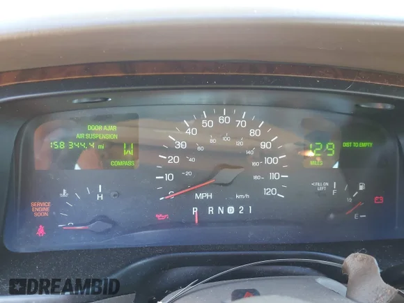 ✅ 1998 Lincoln Town Car Signature • VIN: 1LNFM82WXWY655996 • Лот: 45382137. Опубликован ранее на IAAI с пробегом 158 344 миль. Бесплатный доступ к архиву аукционных продаж из США и подробный отчёт об истории автомобиля на DreamBid. Изображение 7.