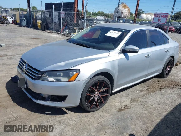 ✅ 2013 Volkswagen Passat SE • VIN: 1VWBP7A33DC040791 • Lot: 45117432. Wystawiony na IAAI z przebiegiem 187 903 mil. Bezpłatny archiwum sprzedaży aukcyjnych z USA i szczegółowy raport historii pojazdu na DreamBid. Zdjęcie 2.