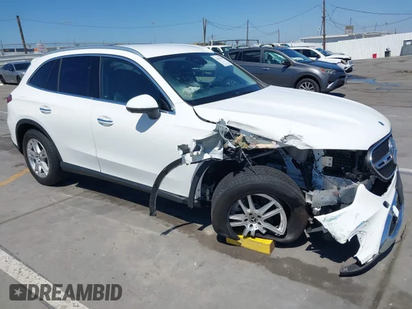 ✅ 2023 Mercedes-Benz GLC 300 • VIN: W1NKM4GB7PU025548 • Lot: 43139300. Wystawiony na IAAI z przebiegiem 19 281 mil. Bezpłatny archiwum sprzedaży aukcyjnych z USA i szczegółowy raport historii pojazdu na DreamBid. Zdjęcie 1.