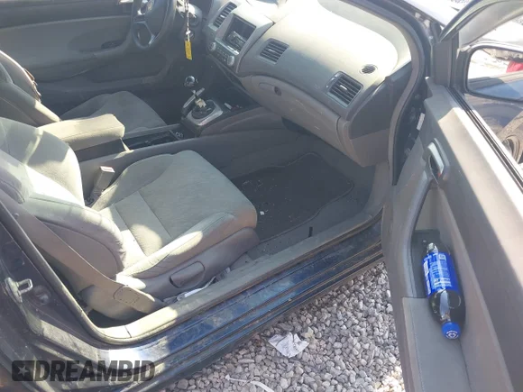 ✅ 2007 Honda Civic LX • VIN: 2HGFG11687H517147 • Lot: 45307652. Wystawiony na IAAI z przebiegiem 285 255 mil. Bezpłatny archiwum sprzedaży aukcyjnych z USA i szczegółowy raport historii pojazdu na DreamBid. Zdjęcie 5.