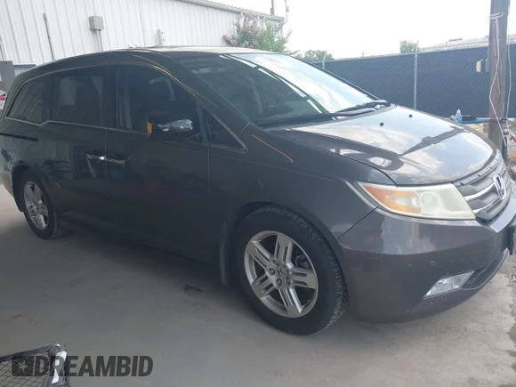 ✅ 2013 Honda Odyssey Touring • VIN: 5FNRL5H93DB050218 • Lot: 45341628. Wystawiony na IAAI z przebiegiem 213 870 mil. Bezpłatny archiwum sprzedaży aukcyjnych z USA i szczegółowy raport historii pojazdu na DreamBid. Zdjęcie 1.