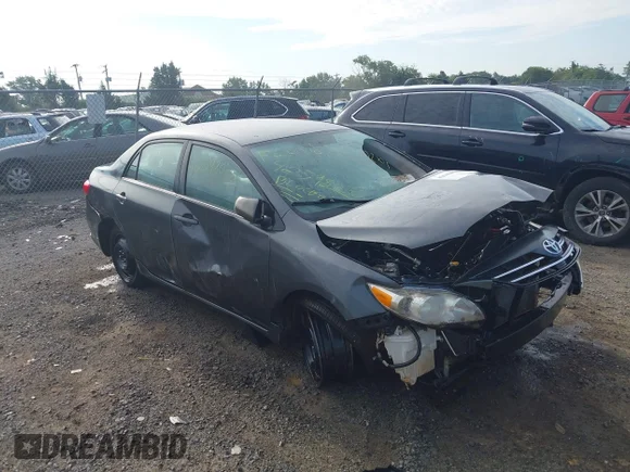 ✅ 2013 Toyota Corolla S • VIN: 2T1BU4EE9DC047225 • Лот: 42598030. Опубліковано раніше на IAAI з пробігом Не вказано. Безкоштовний доступ до архіву аукціонних продажів зі США та докладний звіт про історію автомобіля на DreamBid. Зображення 1.
