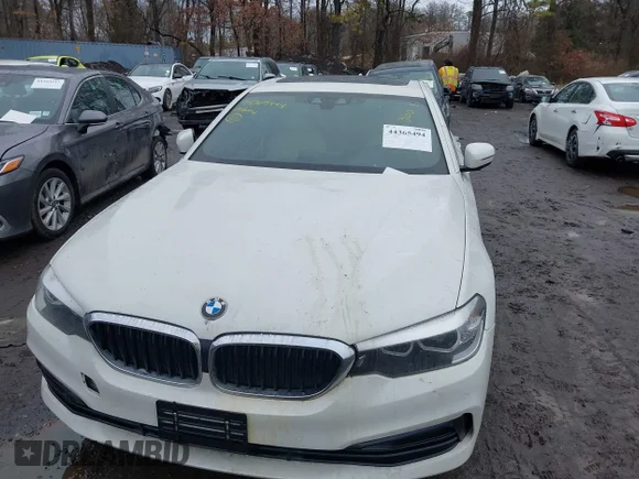 ✅ 2019 BMW 5 Series 530i xDrive • VIN: WBAJA7C52KWW19200 • Lot: 44365494. Wystawiony na IAAI z przebiegiem 79 391 mil. Bezpłatny archiwum sprzedaży aukcyjnych z USA i szczegółowy raport historii pojazdu na DreamBid. Zdjęcie 6.