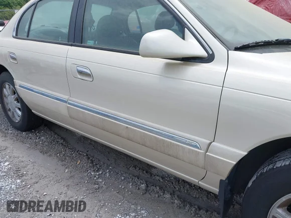 ✅ 2002 Lincoln Continental • VIN: 1LNHM97V32Y695989 • Lot: 42148777. Wystawiony na IAAI z przebiegiem 111 358 mil. Bezpłatny archiwum sprzedaży aukcyjnych z USA i szczegółowy raport historii pojazdu na DreamBid. Zdjęcie 6.