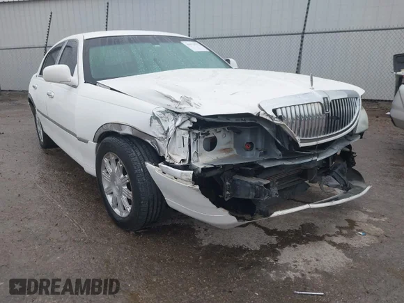 ✅ 2011 Lincoln Town Car Signature Limited • VIN: 2LNBL8CV2BX753714 • Lot: 44676112. Listed on IAAI with 115,275 mi. Free auction sales archive from the USA and detailed vehicle history report at DreamBid. Image 1.