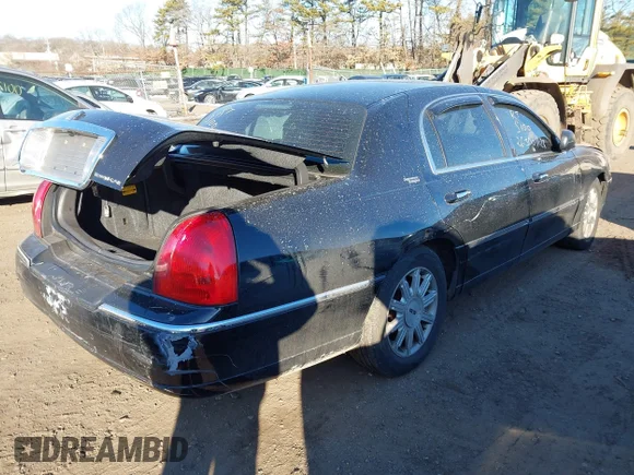 ✅ 2006 Lincoln Town Car Signature Limited • VIN: 1LNHM82V06Y614115 • Lot: 44392821. Wystawiony na IAAI z przebiegiem Nie podano. Bezpłatny archiwum sprzedaży aukcyjnych z USA i szczegółowy raport historii pojazdu na DreamBid. Zdjęcie 4.
