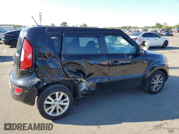✅ 2013 Kia Soul + • VIN: KNDJT2A64D7749388 • Lot: 71031814. Wystawiony na Copart z przebiegiem 132 574 mil. Bezpłatny archiwum sprzedaży aukcyjnych z USA i szczegółowy raport historii pojazdu na DreamBid. Zdjęcie 3.