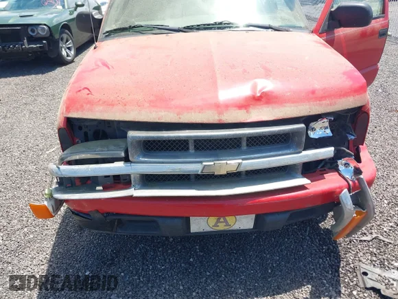 ✅ 2003 Chevrolet S-10 LS • VIN: 1GCCS19X438130348 • Лот: 44974822. Опубліковано раніше на IAAI з пробігом 252 715 миль. Безкоштовний доступ до архіву аукціонних продажів зі США та докладний звіт про історію автомобіля на DreamBid. Зображення 6.