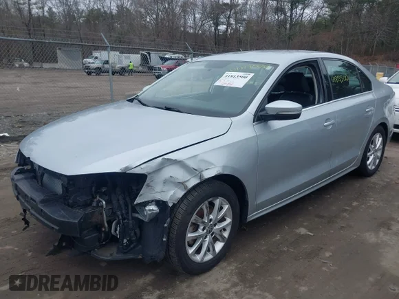 ✅ 2014 Volkswagen Jetta SE • VIN: 3VWD17AJ7EM331139 • Lot: 41813500. Wystawiony na IAAI z przebiegiem 110 233 mil. Bezpłatny archiwum sprzedaży aukcyjnych z USA i szczegółowy raport historii pojazdu na DreamBid. Zdjęcie 2.