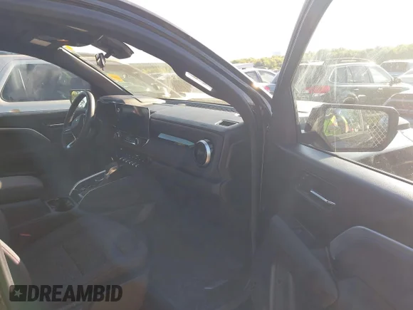 ✅ 2023 Chevrolet Colorado 4WD Z71 • VIN: 1GCPTDEK1P1245322 • Lot: 45230856. Listed on IAAI with 20,705 mi. Free auction sales archive from the USA and detailed vehicle history report at DreamBid. Image 5.