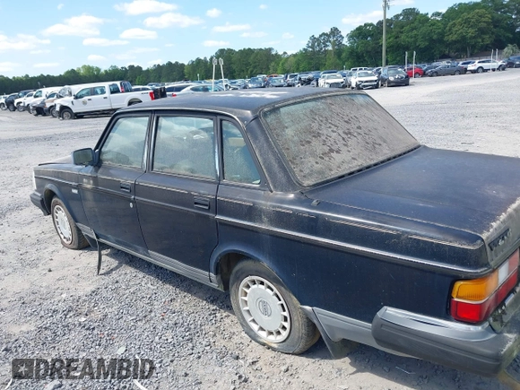 ✅ 1992 Volvo 240 • VIN: YV1AS8818N1468340 • Lot: 42114809. Wystawiony na IAAI z przebiegiem 176 779 mil. Bezpłatny archiwum sprzedaży aukcyjnych z USA i szczegółowy raport historii pojazdu na DreamBid. Zdjęcie 3.