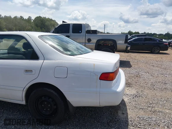 ✅ 2001 Toyota Camry LE • VIN: 4T1BG22K81U822761 • Lot: 45296521. Wystawiony na IAAI z przebiegiem 338 598 mil. Bezpłatny archiwum sprzedaży aukcyjnych z USA i szczegółowy raport historii pojazdu na DreamBid. Zdjęcie 6.