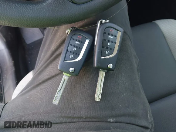✅ 2025 Toyota Corolla LE • VIN: 5YFB4MDE2SP244011 • Лот: 45264123. Опубліковано раніше на IAAI з пробігом 8 858 миль. Безкоштовний доступ до архіву аукціонних продажів зі США та докладний звіт про історію автомобіля на DreamBid. Зображення 11.
