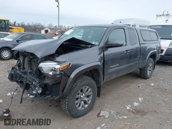 ✅ 2017 Toyota Tacoma SR • VIN: 5TFSX5ENXHX053619 • Lot: 43927458. Wystawiony na IAAI z przebiegiem 66 989 mil. Bezpłatny archiwum sprzedaży aukcyjnych z USA i szczegółowy raport historii pojazdu na DreamBid. Zdjęcie 2.