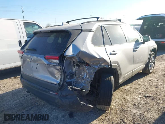 ✅ 2022 Toyota RAV4 XLE Premium • VIN: 2T3C1RFV6NC191591 • Lot: 44293654. Wystawiony na IAAI z przebiegiem 83 190 mil. Bezpłatny archiwum sprzedaży aukcyjnych z USA i szczegółowy raport historii pojazdu na DreamBid. Zdjęcie 4.