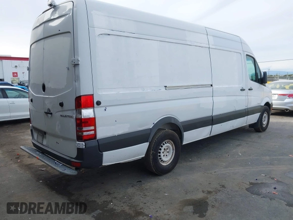 ✅ 2015 Mercedes-Benz Sprinter Cargo EXT • VIN: WD3PE8DB7FP126747 • Лот: 44104254. Опубліковано раніше на IAAI з пробігом 160 607 миль. Безкоштовний доступ до архіву аукціонних продажів зі США та докладний звіт про історію автомобіля на DreamBid. Зображення 4.