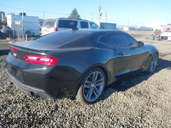 ✅ 2018 Chevrolet Camaro 1LT • VIN: 1G1FB1RS0J0126206 • Lot: 44161470. Wystawiony na IAAI z przebiegiem 100 480 mil. Bezpłatny archiwum sprzedaży aukcyjnych z USA i szczegółowy raport historii pojazdu na DreamBid. Zdjęcie 4.