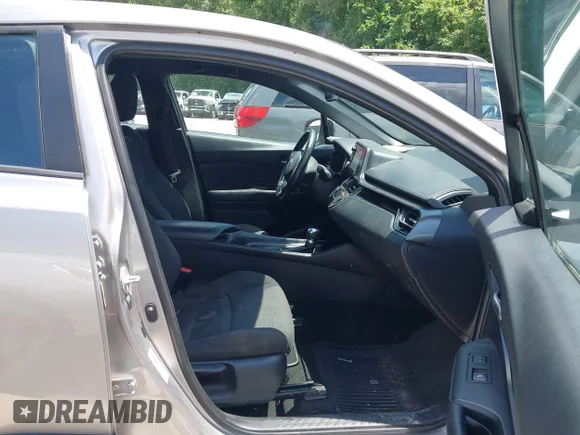 ✅ 2018 Toyota C-HR XLE • VIN: NMTKHMBX6JR015134 • Lot: 45221148. Wystawiony na IAAI z przebiegiem 229 241 mil. Bezpłatny archiwum sprzedaży aukcyjnych z USA i szczegółowy raport historii pojazdu na DreamBid. Zdjęcie 5.