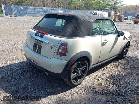 ✅ 2013 MINI Convertible • VIN: WMWZN3C58DT135598 • Lot: 42122817. Wystawiony na IAAI z przebiegiem 120 638 mil. Bezpłatny archiwum sprzedaży aukcyjnych z USA i szczegółowy raport historii pojazdu na DreamBid. Zdjęcie 4.
