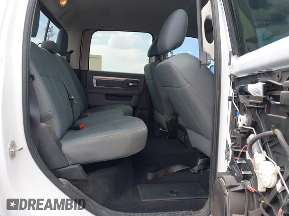 ✅ 2017 Ram 2500 SLT • VIN: 3C6UR5DL8HG551588 • Лот: 42216223. Опубліковано раніше на IAAI з пробігом 125 891 миль. Безкоштовний доступ до архіву аукціонних продажів зі США та докладний звіт про історію автомобіля на DreamBid. Зображення 8.