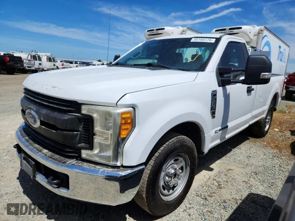 ✅ 2017 Ford F-250 XL • VIN: 1FTBF2AT8HEF16309 • Лот: 50166176. Опубликован ранее на Copart с пробегом 118 823 миль. Бесплатный доступ к архиву аукционных продаж из США и подробный отчёт об истории автомобиля на DreamBid. Изображение 1.