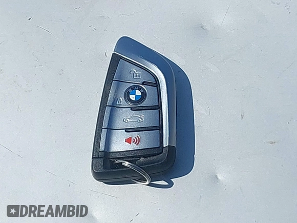 ✅ 2023 BMW 5 Series 530e • VIN: WBA13AG02PCL57323 • Lot: 42529023. Wystawiony na IAAI z przebiegiem 15 327 mil. Bezpłatny archiwum sprzedaży aukcyjnych z USA i szczegółowy raport historii pojazdu na DreamBid. Zdjęcie 11.