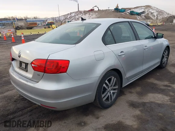 ✅ 2014 Volkswagen Jetta SE • VIN: 3VWD17AJ5EM300309 • Lot: 44238983. Wystawiony na IAAI z przebiegiem 135 487 mil. Bezpłatny archiwum sprzedaży aukcyjnych z USA i szczegółowy raport historii pojazdu na DreamBid. Zdjęcie 4.