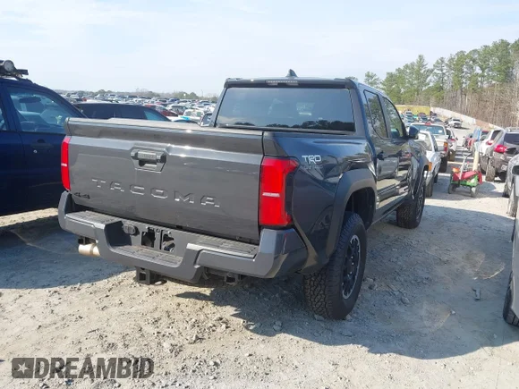 ✅ 2025 Toyota Tacoma SR5 • VIN: 3TMLB5JN5SM095072 • Lot: 44483558. Wystawiony na IAAI z przebiegiem 9 301 mil. Bezpłatny archiwum sprzedaży aukcyjnych z USA i szczegółowy raport historii pojazdu na DreamBid. Zdjęcie 4.