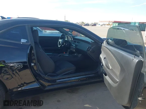 ✅ 2010 Chevrolet Camaro 1SS • VIN: 2G1FJ1EJ9A9164975 • Lot: 44384541. Wystawiony na IAAI z przebiegiem 167 356 mil. Bezpłatny archiwum sprzedaży aukcyjnych z USA i szczegółowy raport historii pojazdu na DreamBid. Zdjęcie 5.