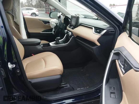 ✅ 2020 Toyota RAV4 XLE Premium • VIN: JTMA1RFV2LD528435 • Лот: 44627777. Опубліковано раніше на IAAI з пробігом 84 671 миль. Безкоштовний доступ до архіву аукціонних продажів зі США та докладний звіт про історію автомобіля на DreamBid. Зображення 5.