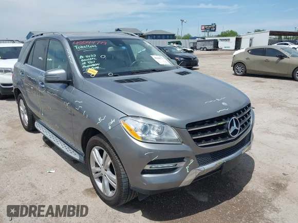 ✅ 2013 Mercedes-Benz M 350 • VIN: 4JGDA5JB7DA166619 • Lot: 45044779. Wystawiony na IAAI z przebiegiem 113 680 mil. Bezpłatny archiwum sprzedaży aukcyjnych z USA i szczegółowy raport historii pojazdu na DreamBid. Zdjęcie 1.