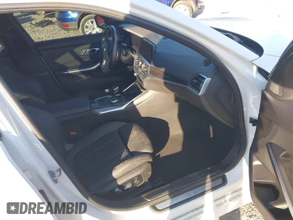 ✅ 2020 BMW 3 Series 330i xDrive • VIN: 3MW5R7J01L8B44635 • Lot: 44805163. Wystawiony na IAAI z przebiegiem 68 753 mil. Bezpłatny archiwum sprzedaży aukcyjnych z USA i szczegółowy raport historii pojazdu na DreamBid. Zdjęcie 5.