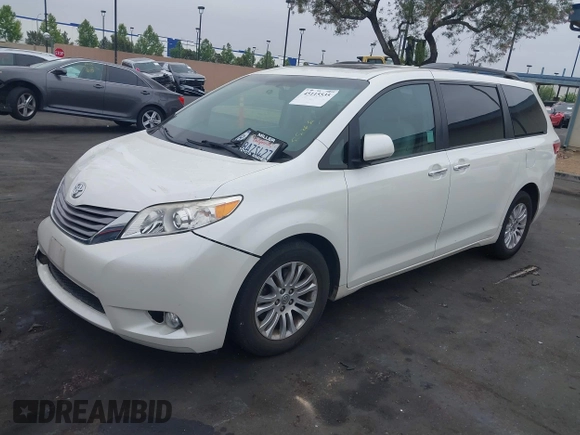 ✅ 2017 Toyota Sienna XLE • VIN: 5TDYZ3DC2HS895711 • Lot: 45115535. Wystawiony na IAAI z przebiegiem 41 178 mil. Bezpłatny archiwum sprzedaży aukcyjnych z USA i szczegółowy raport historii pojazdu na DreamBid. Zdjęcie 2.