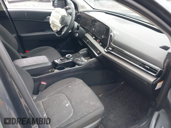✅ 2023 Kia Sportage LX • VIN: KNDPUCAG7P7025060 • Lot: 44986113. Wystawiony na IAAI z przebiegiem 37 261 mil. Bezpłatny archiwum sprzedaży aukcyjnych z USA i szczegółowy raport historii pojazdu na DreamBid. Zdjęcie 5.