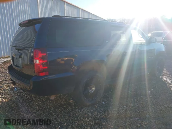 ✅ 2007 Chevrolet Suburban LT • VIN: 1GNFC16J17J235963 • Lot: 43944760. Wystawiony na IAAI z przebiegiem Nie podano. Bezpłatny archiwum sprzedaży aukcyjnych z USA i szczegółowy raport historii pojazdu na DreamBid. Zdjęcie 4.