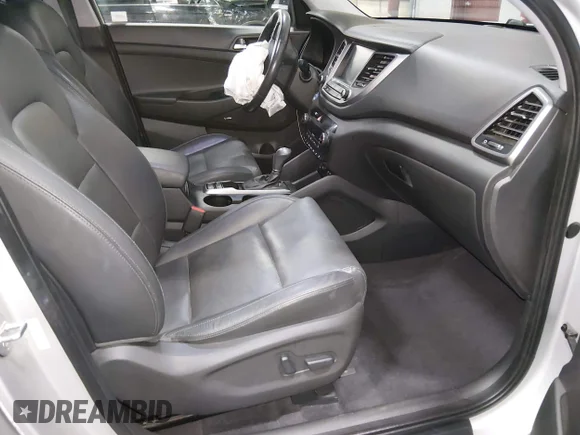 ✅ 2018 Hyundai Tucson Value • VIN: KM8J3CA21JU695365 • Lot: 44373908. Wystawiony na IAAI z przebiegiem 77 103 mil. Bezpłatny archiwum sprzedaży aukcyjnych z USA i szczegółowy raport historii pojazdu na DreamBid. Zdjęcie 5.