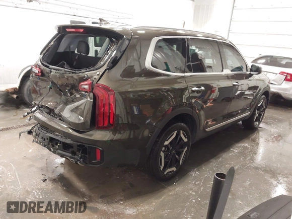✅ 2024 Kia Telluride S • VIN: 5XYP6DGCXRG490135 • Lot: 44525377. Wystawiony na IAAI z przebiegiem 22 075 mil. Bezpłatny archiwum sprzedaży aukcyjnych z USA i szczegółowy raport historii pojazdu na DreamBid. Zdjęcie 4.
