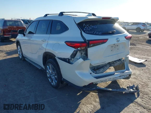 ✅ 2021 Toyota Highlander Limited • VIN: 5TDYZRAH3MS532976 • Лот: 44145656. Опубліковано раніше на IAAI з пробігом 106 810 миль. Безкоштовний доступ до архіву аукціонних продажів зі США та докладний звіт про історію автомобіля на DreamBid. Зображення 3.