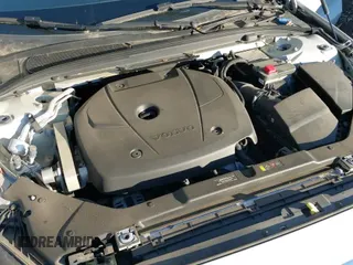 ✅ 2020 Volvo V60 • VIN: YV4102WK1L1030693 • Лот: 43737146. Опубликован ранее на IAAI с пробегом 29 883 миль. Бесплатный доступ к архиву аукционных продаж из США и подробный отчёт об истории автомобиля на DreamBid. Изображение 13.